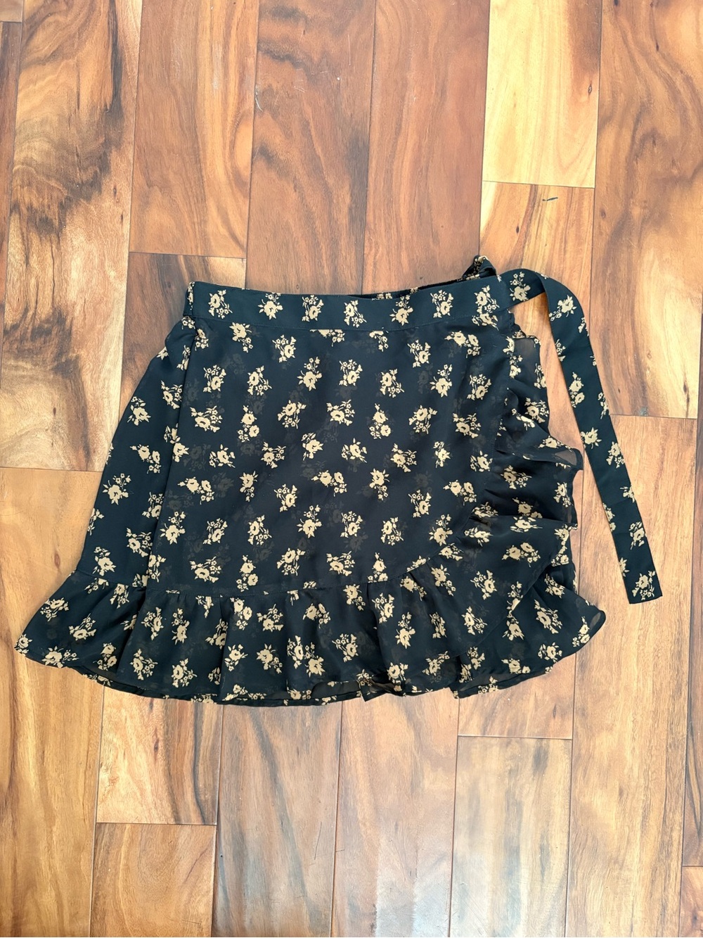 Hollister Floral Ruffle Wrap Skirt - Black with Cream Floral